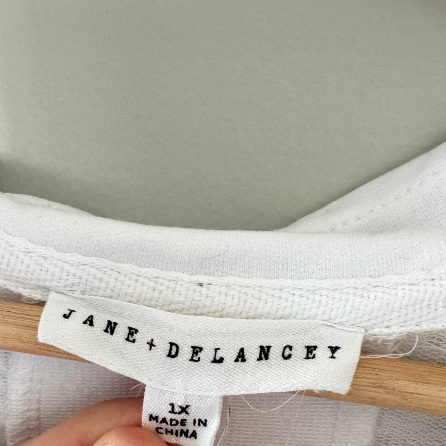 Jane + Delancey White V-Neck Cover-Up Tank Top (1X)
