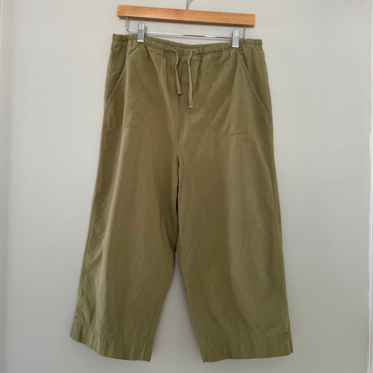 White Stag Green Capri Pants (L)