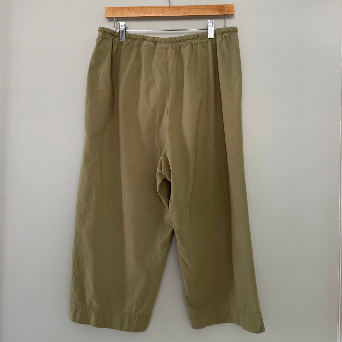 White Stag Green Capri Pants (L)