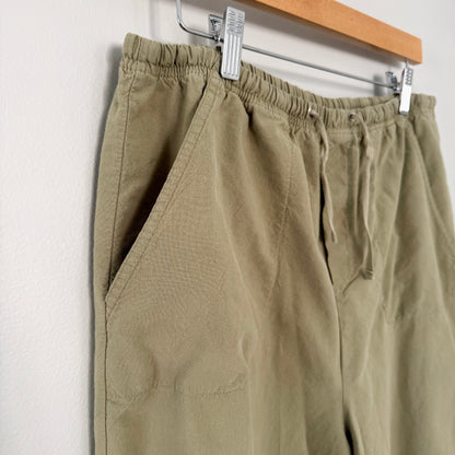 White Stag Green Capri Pants (L)