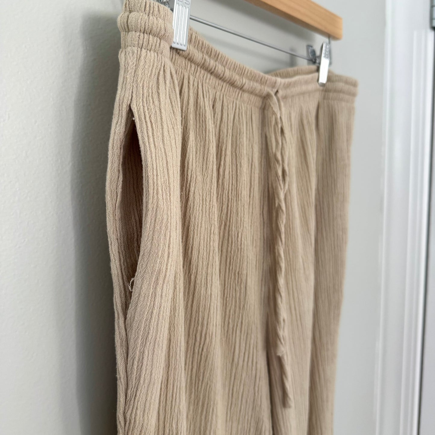 Alfred Dunner Beige Crepe Textured Pants (14)